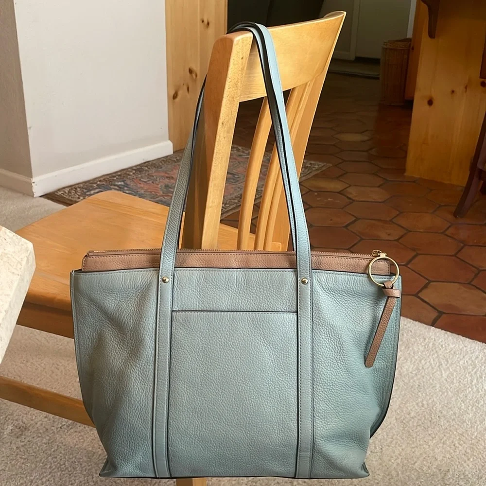 🌹COACH JOY Minty Blue Leather Extra Large Tote! - Picture 5 of 16